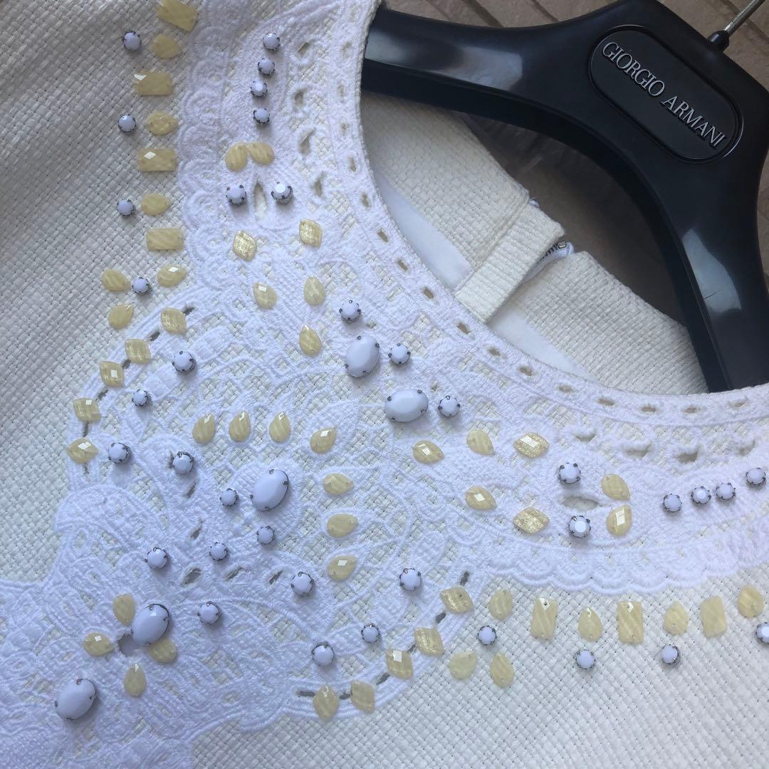 【新品 未使用品】ADORE ☆ 豪華ビジュー刺繍入りひざ丈ワンピース ホワイト