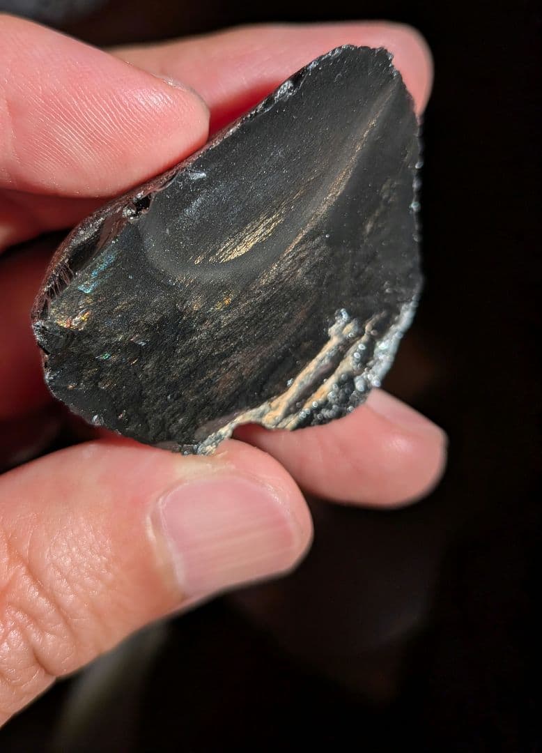 原石　十勝石玲瓏　ゴールデンレインボーオブシディアン