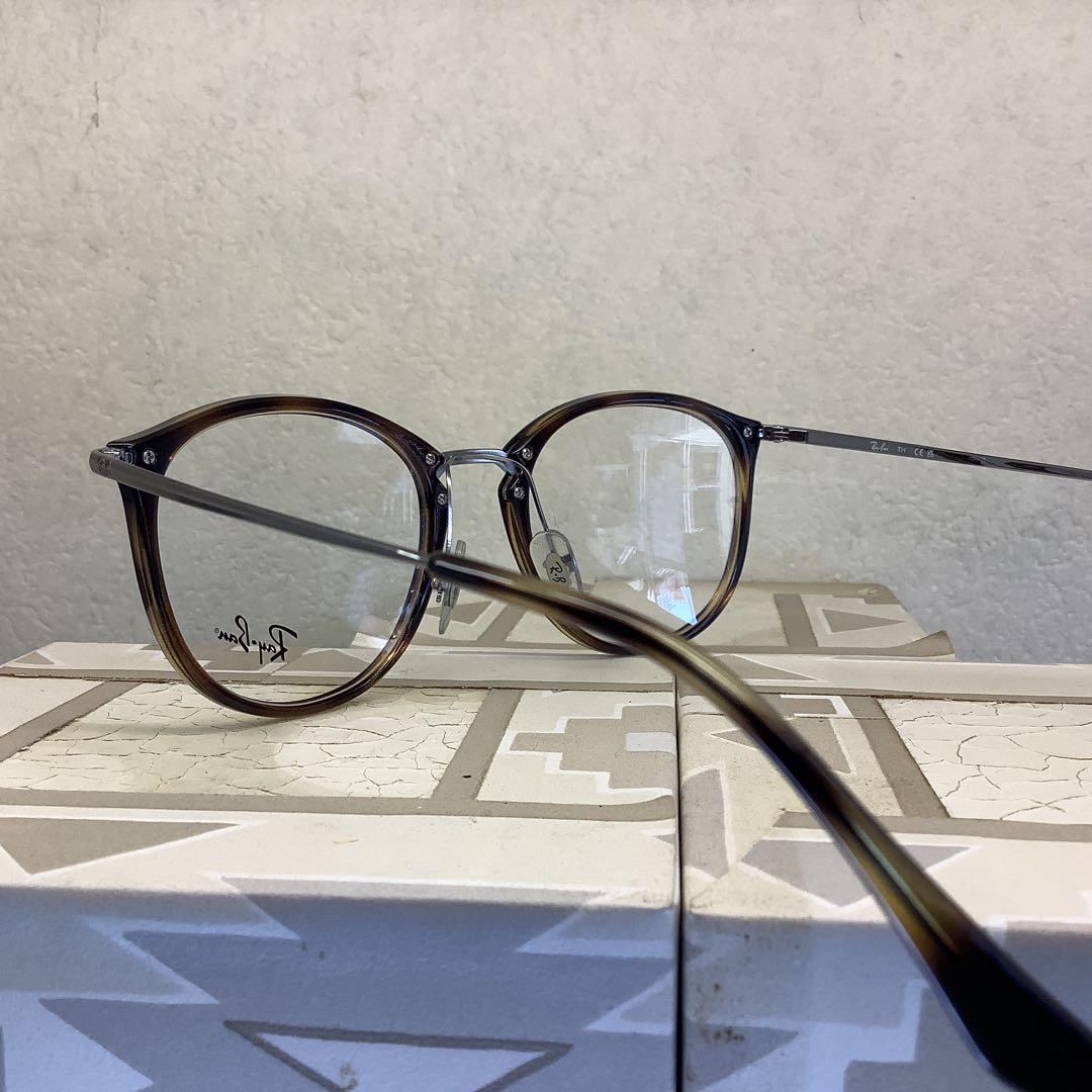 クルマの中でも色が変わる！　可視光線調光レンズ×レイバンRX7140