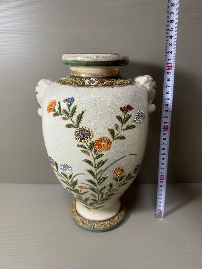 2107 明治時代 名工【寿山造】 薩摩焼 金彩色絵花蝶文 花瓶　時代物