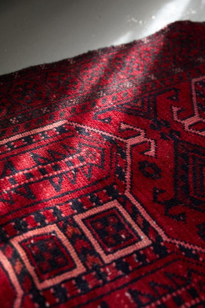 ヴィンテージラグ　ペルシャ絨毯　トライバルラグ　（193×102cm）赤　黒