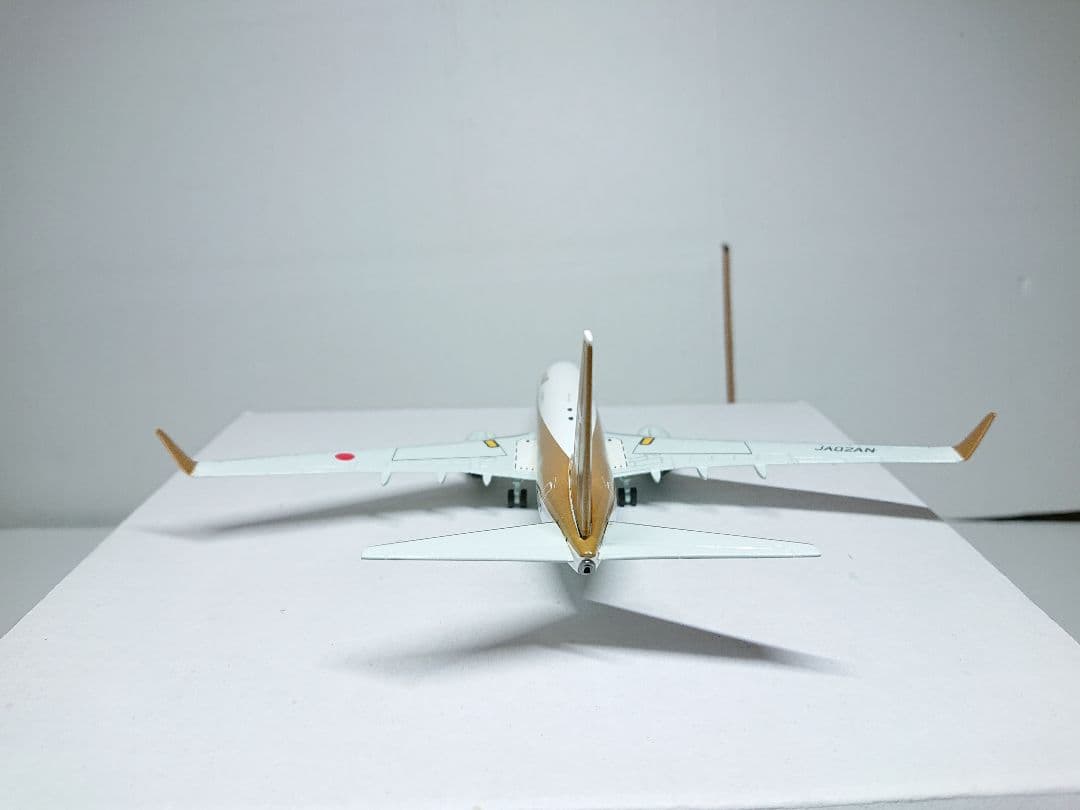 JC WINGS 1/200 B737-781 ANA ゴールドジェット