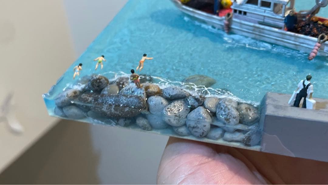 小さな漁港と出港する漁　レジン　ジオラマ