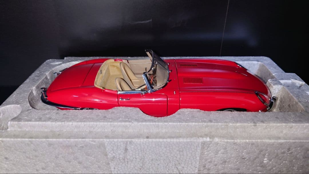 autoart 1/18 ジャガー e-type シリーズ1 クーペ