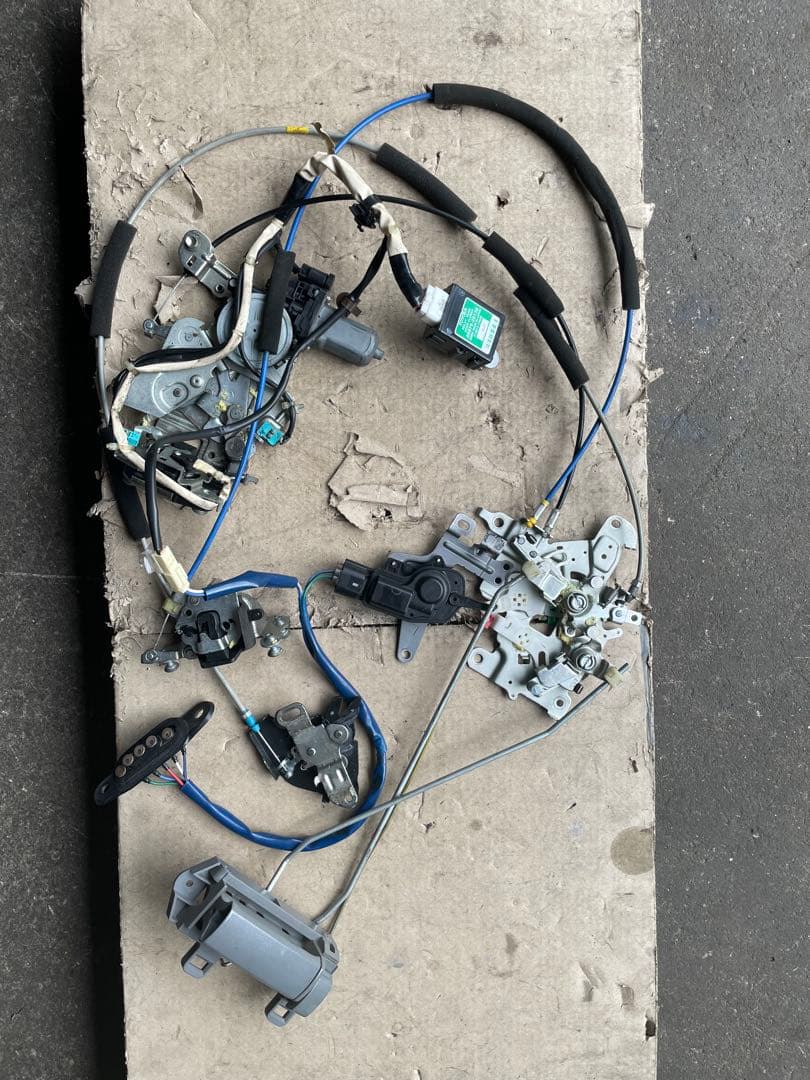 ハイエース200系　左スライドドア　イージークローザー