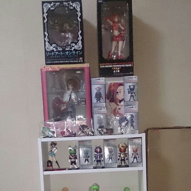いろんなアニメのフィギュア