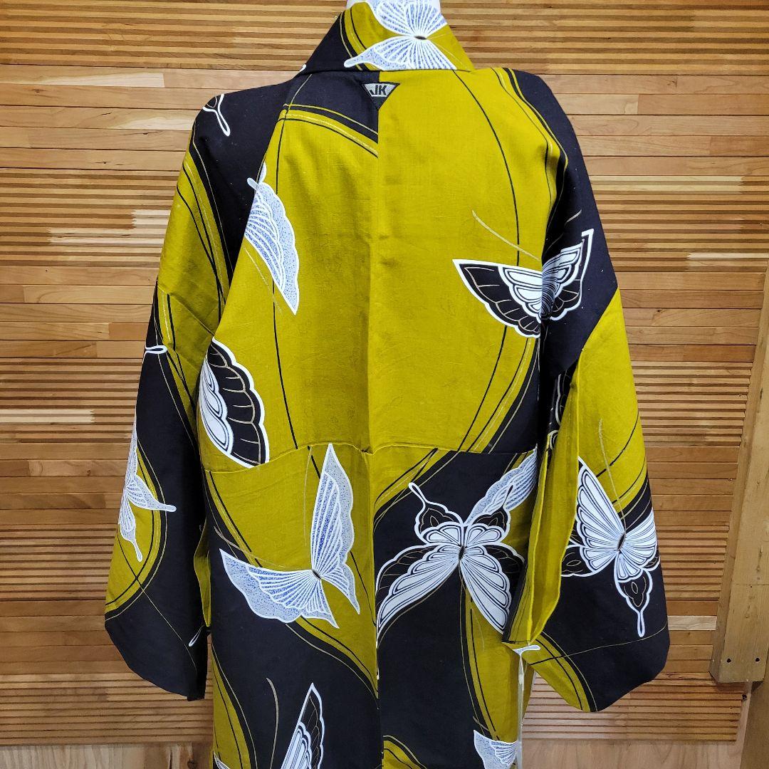 コシノジュンコ　蝶がインパクトある絵模様を見せる注染めの浴衣です