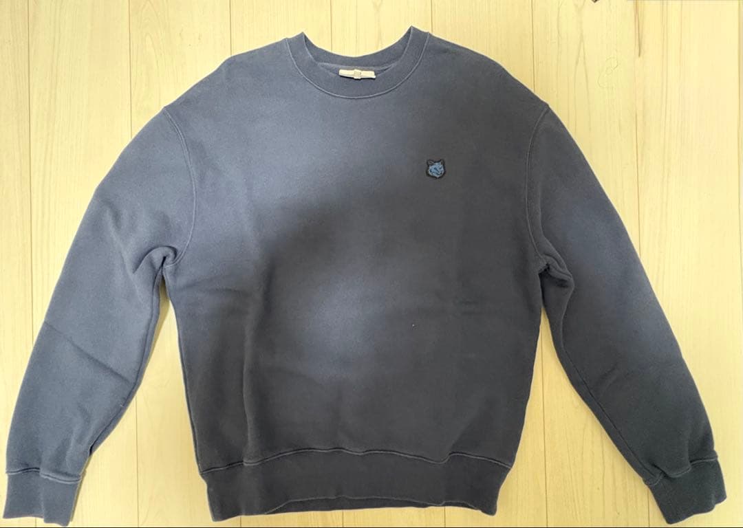 【松木のよく映える庭で】 メゾンキツネトレーナーLM00302KM0307