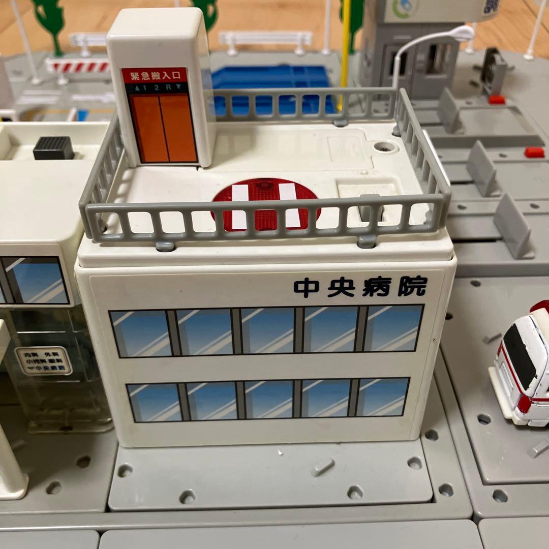 トミカタウン 病院 駐車場　薬局　トミカ