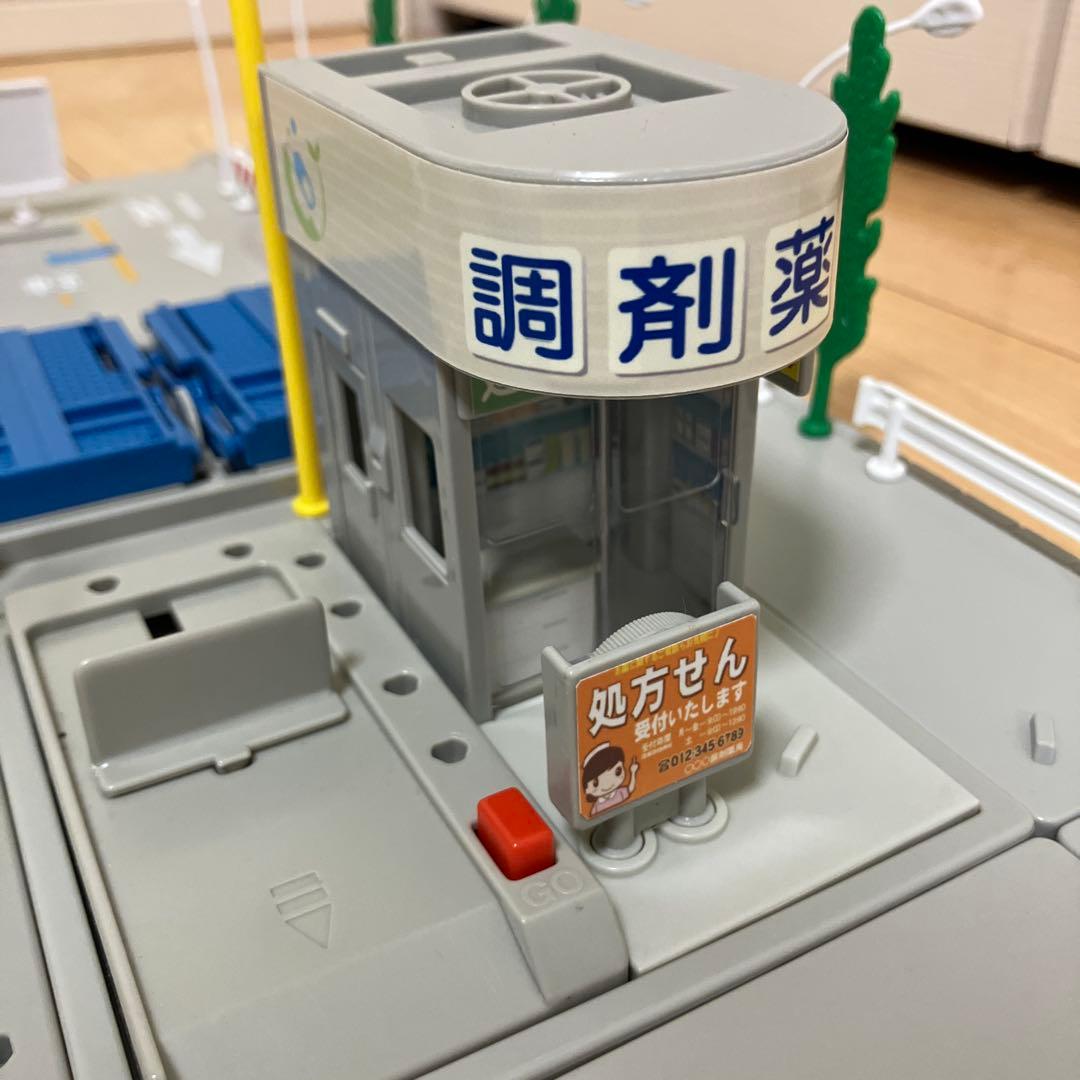 トミカタウン 病院 駐車場　薬局　トミカ