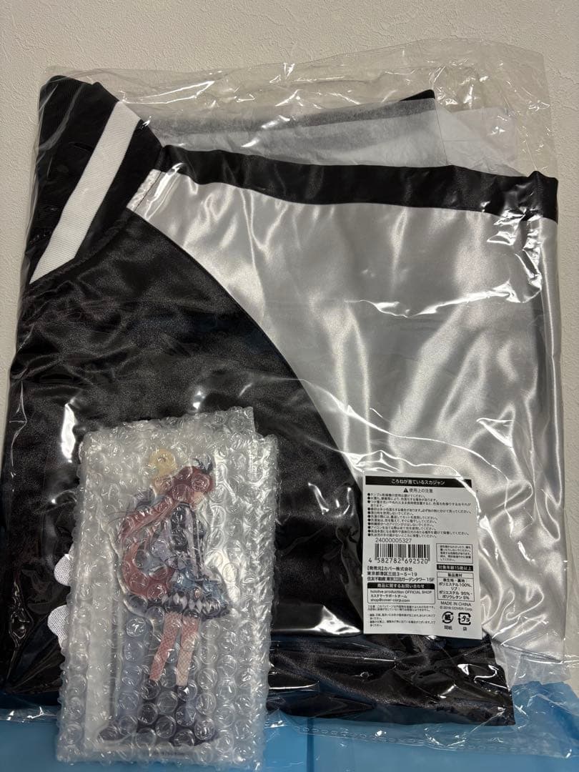 ころねが着ているスカジャン