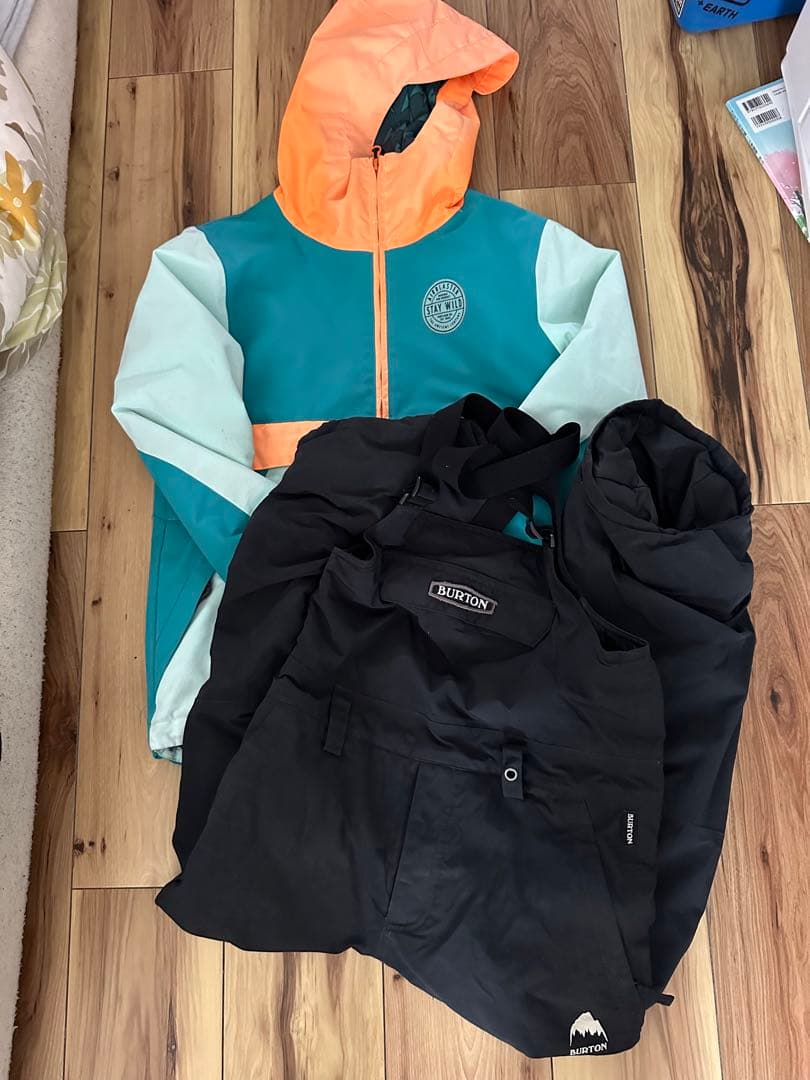 【値下げ】Airblaster・Burton スノーウェア キッズ上下セット