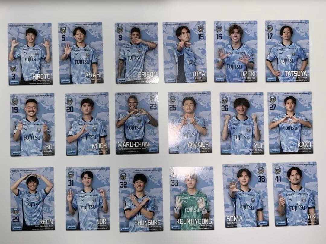 川崎フロンターレ　選手トレカ　18枚セット　状態難あり