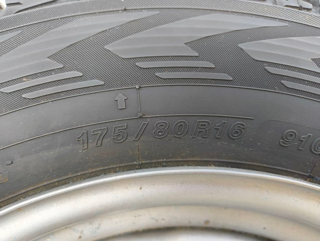 ジムニー 64 スタッドレスタイヤ 1シーズン使用185/60R14