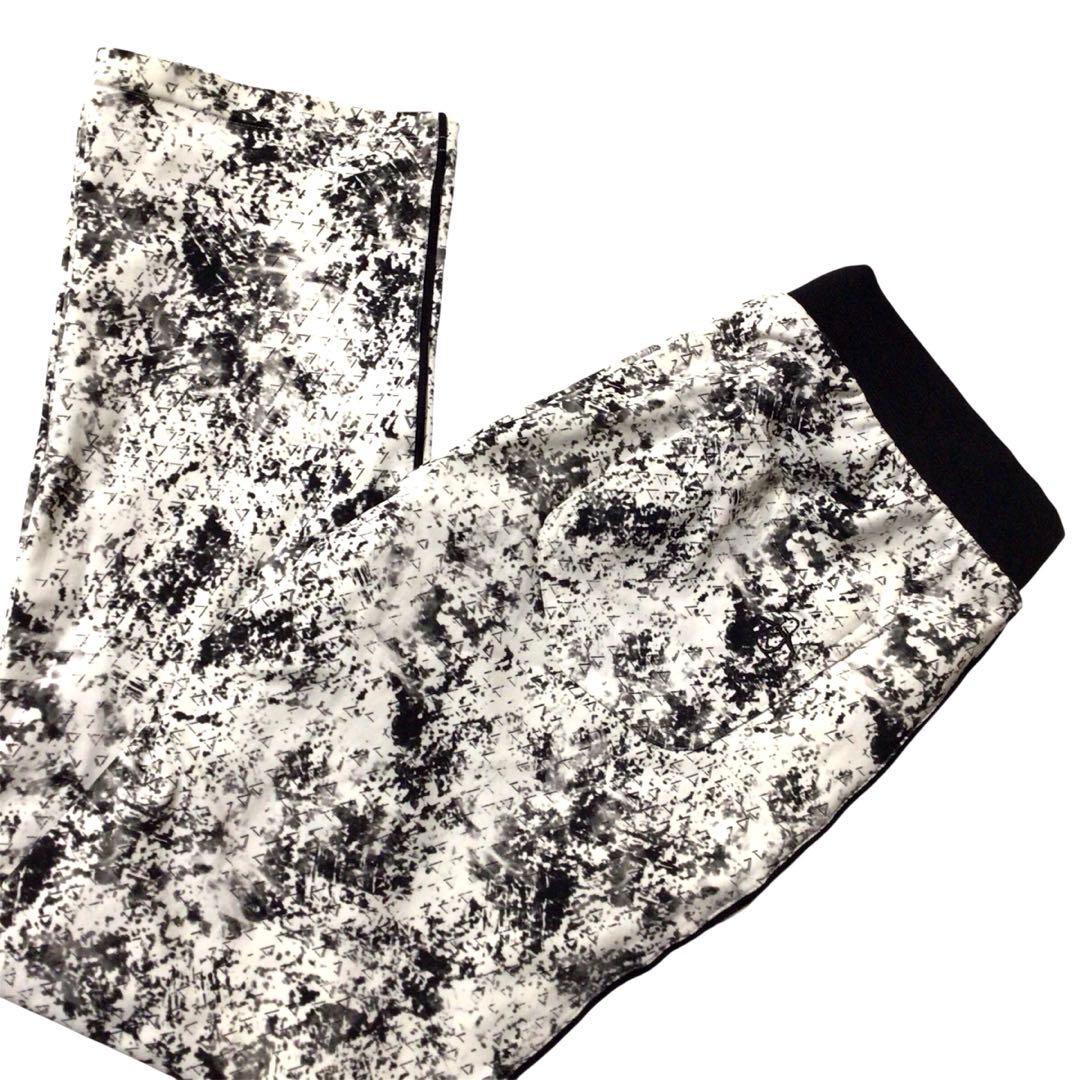 マンシングウェア 総柄 ペンギン ゴルフパンツ 白黒 大きめLL 極美品 夏用