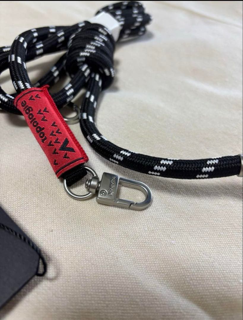 【タグ付き新品】topologie ブラック サコッシュ　8mmストラップ付