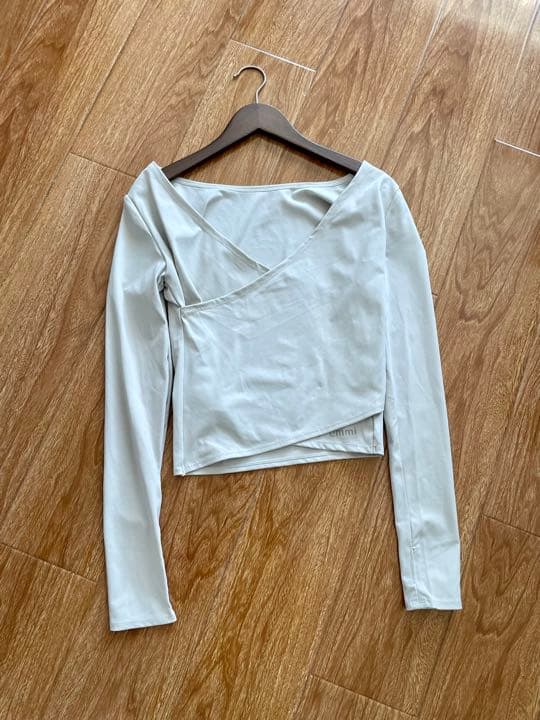 【エミヨガ新品2点セット❗️】サスティナレッチプルオーバー&グラデーションレギンス