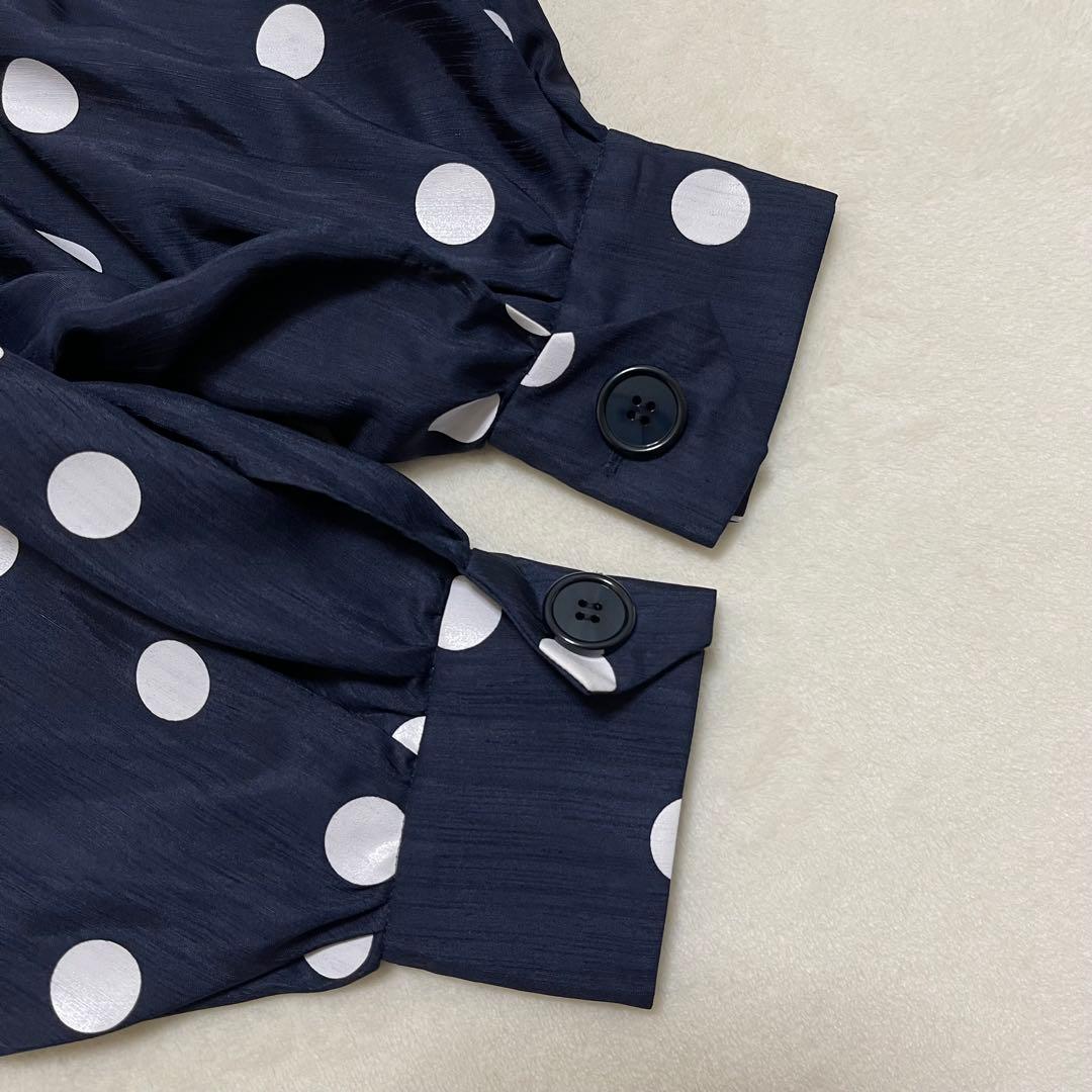 極美品 NOBLE ドットプリントシャンタンブラウス ノーブル ネイビー系