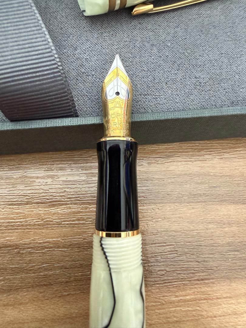 Parker 万年筆 アイボリー・黒