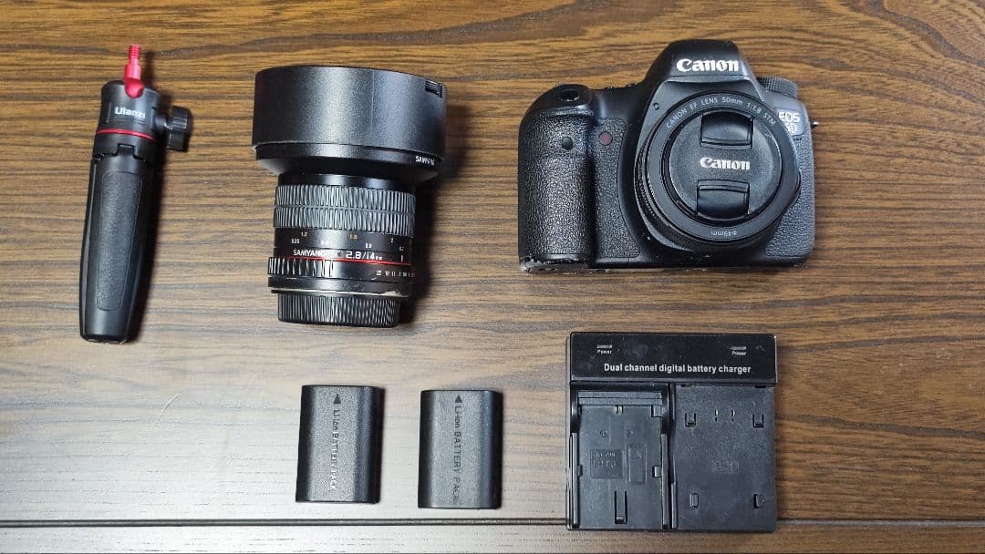一眼レフ　Canon EOS 6D レンズ2個　ミニ三脚　バッテリー2個セット