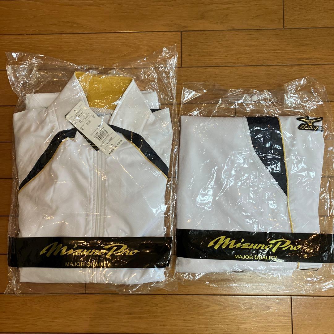 ミズノプロ　ウィンドブレーカー上下セット Lサイズ 新品未使用ですが薄いシミあり