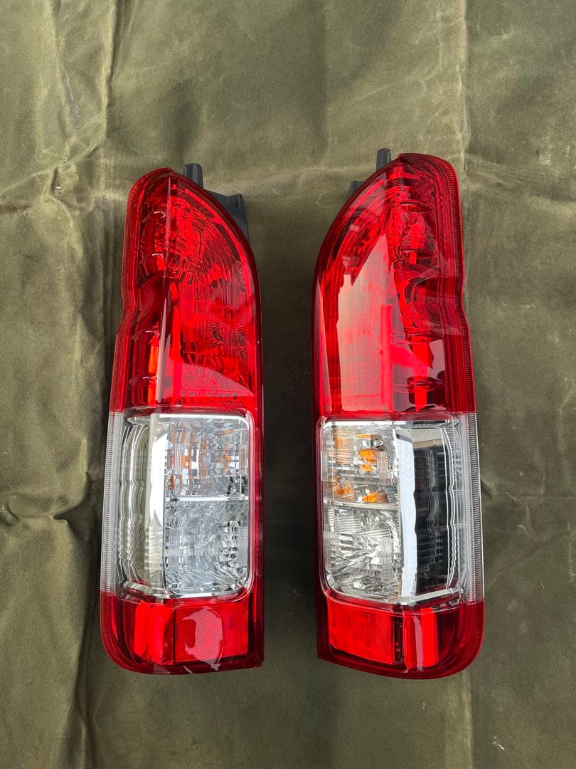 新車外し ハイエーステールレンズ純正