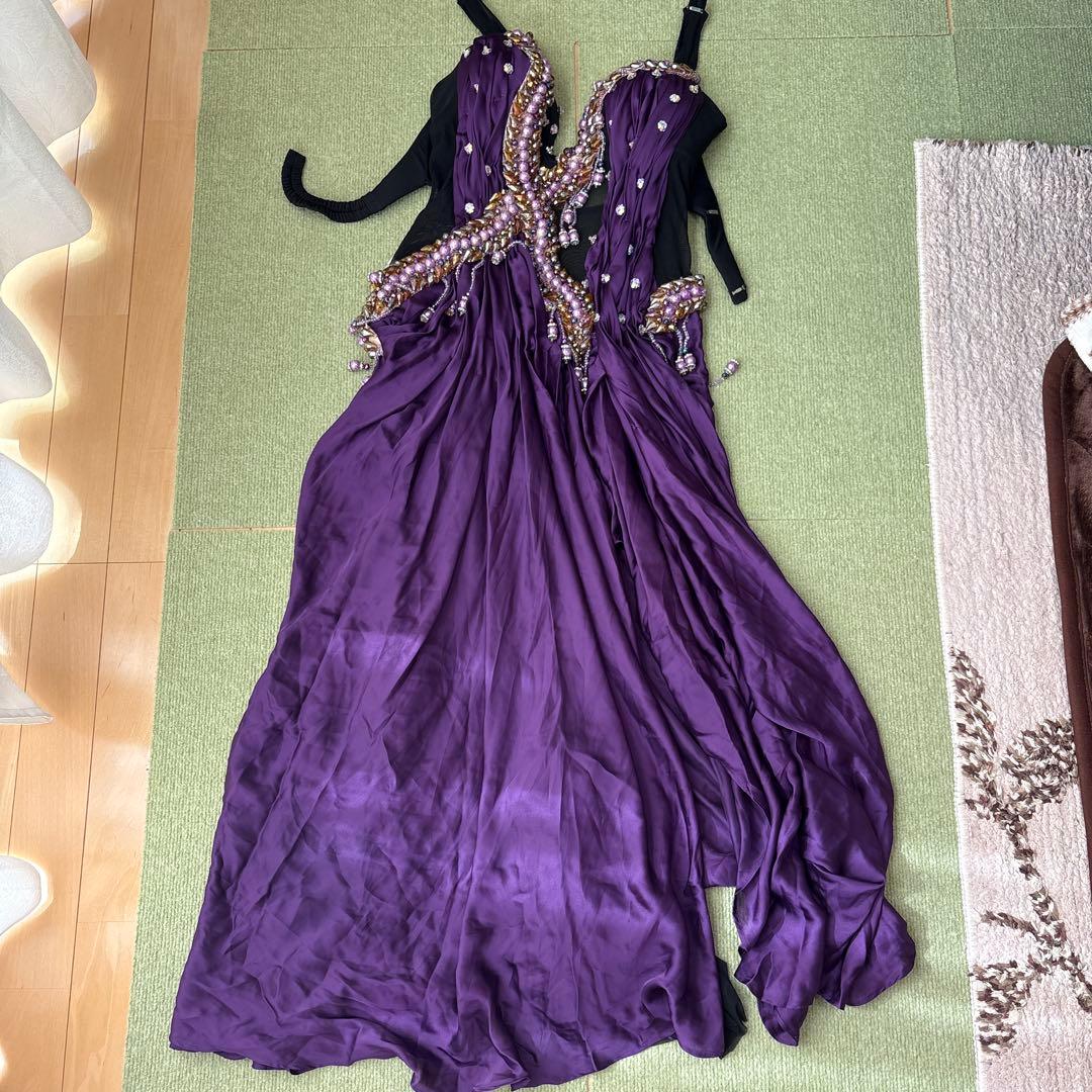 紫のビーズ装飾ロングドレス