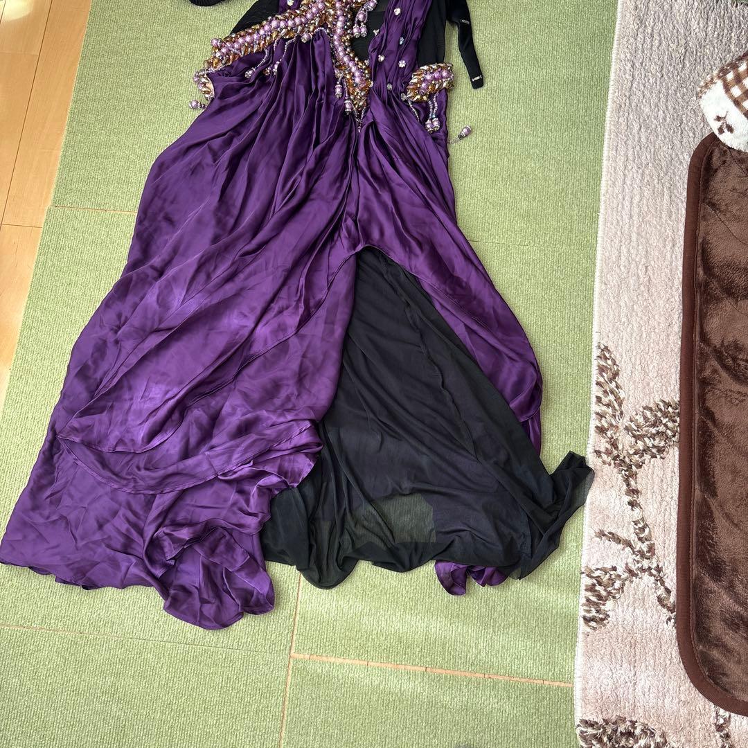 紫のビーズ装飾ロングドレス