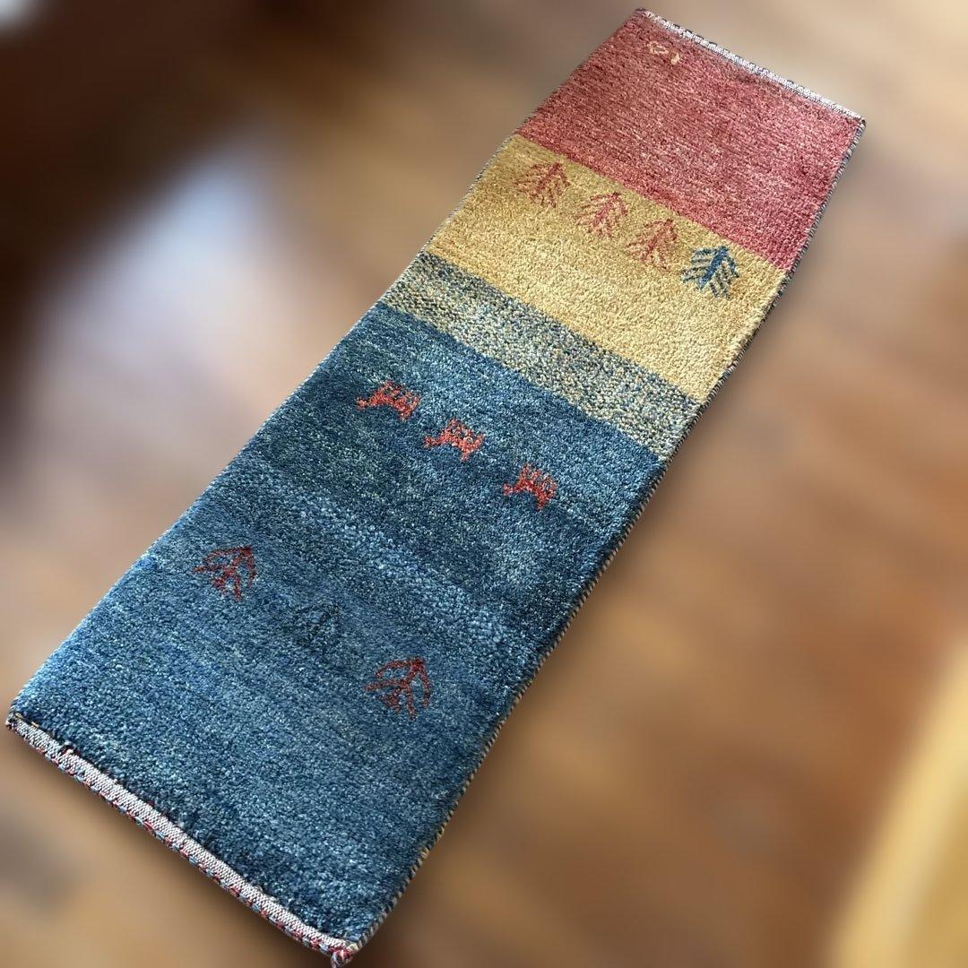 ギャッベ　動物と植物の模様