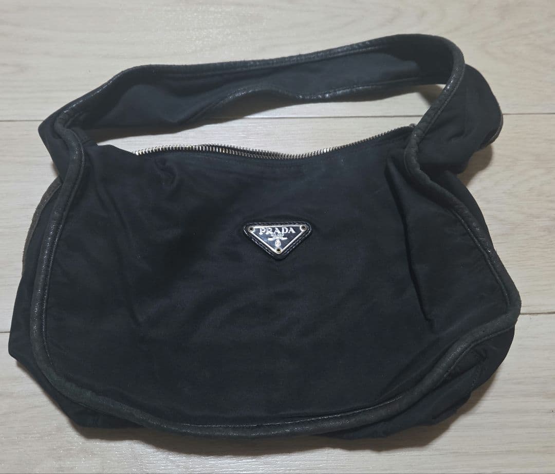 PRADA ブラックナイロンバッグ