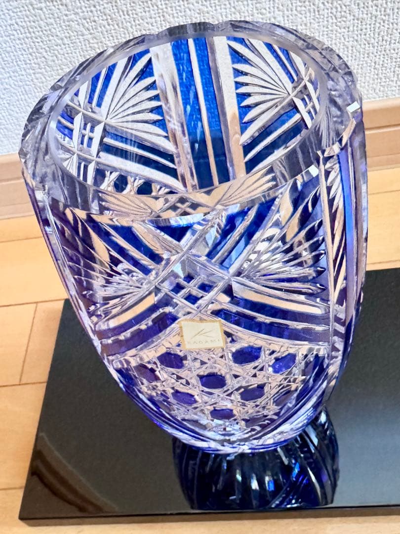 カガミクリスタル　切子　花瓶 中型　青 江戸切子 笹っ葉に八角籠目紋