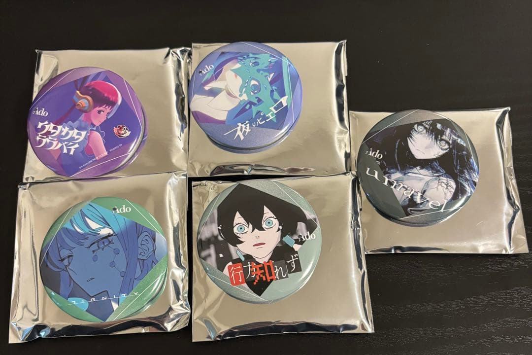 Ado 缶バッジ　ポップアップ