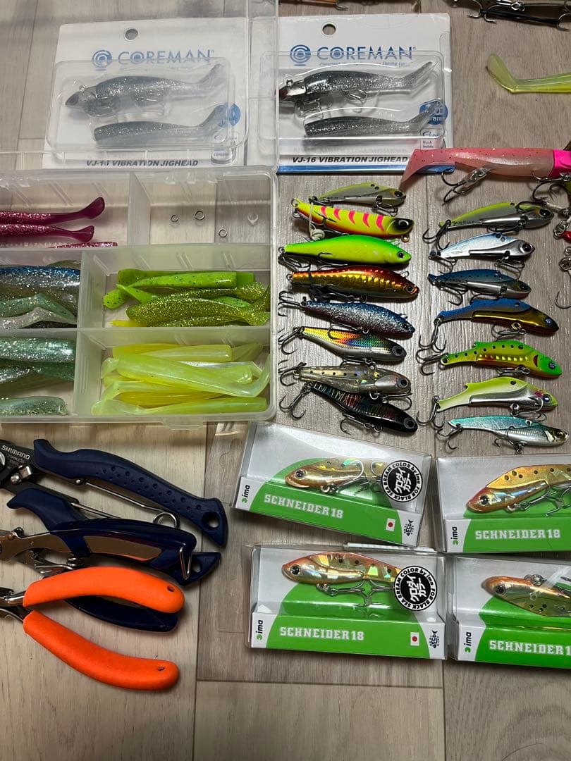 釣り引退品　ルアー約50個　バイブレーション系
