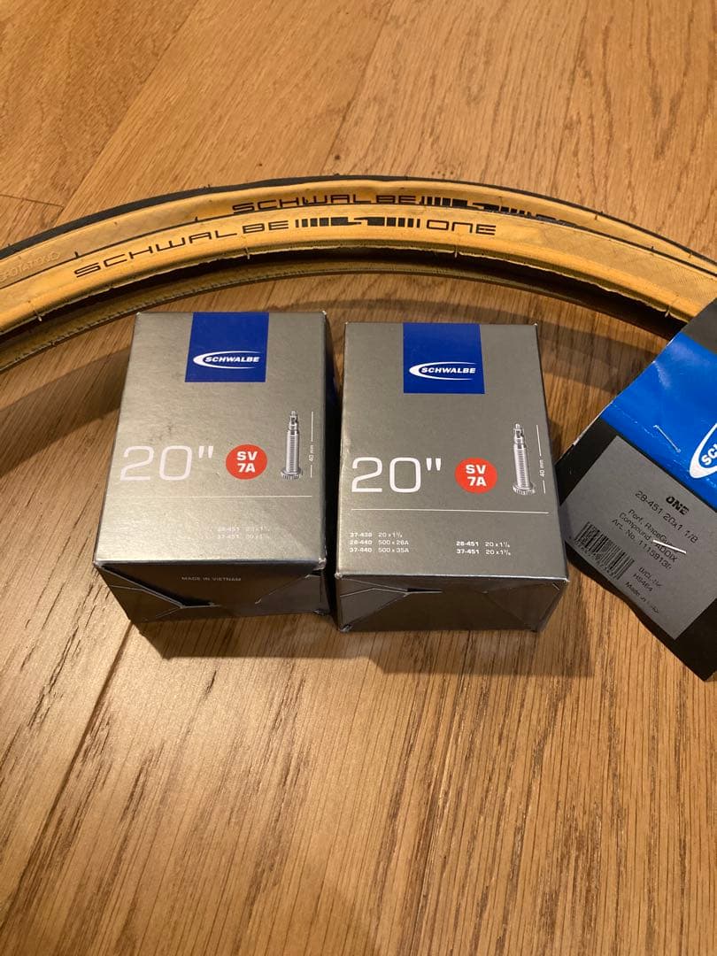 シュワルベ ワン 20インチ 28-451 タンカラー チューブ2本セット