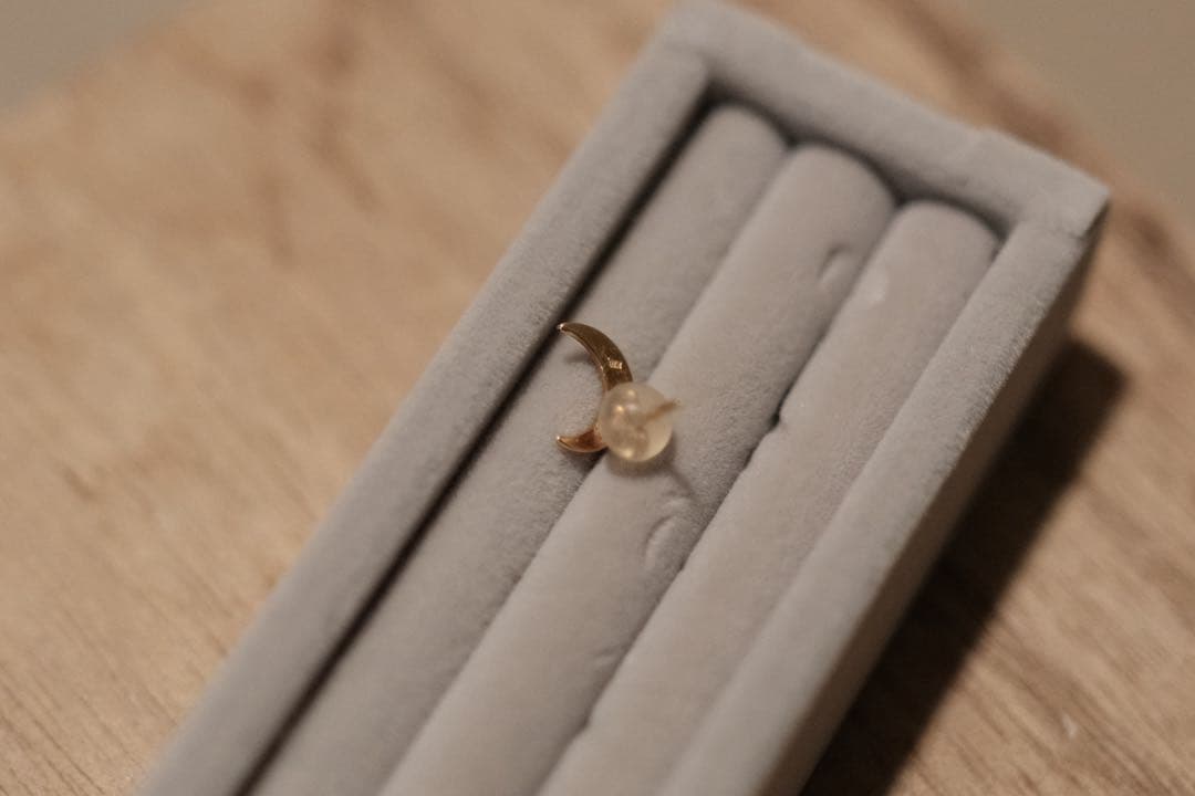 クアラントット 月 ピアス K18G