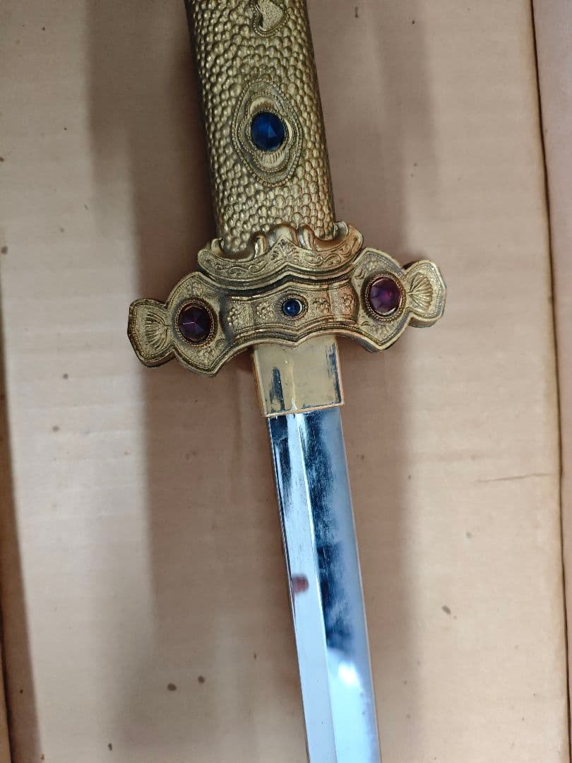 国宝原寸大複製 黄金梨子地螺鈿餝剣 模造刀 レプリカ 展示台付き 木箱付A028