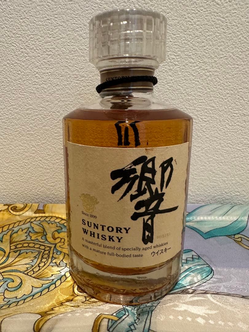 年末年始にいかがでしょう　響ウィスキー旧ラベル　裏ゴールド　未開封