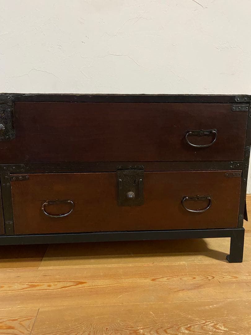 骨董箪笥　刀箪笥　アンティークチェスト　鉄足付き