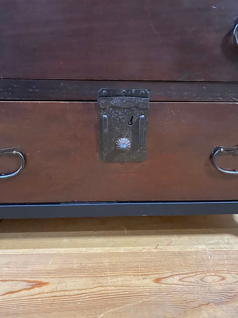 骨董箪笥　刀箪笥　アンティークチェスト　鉄足付き