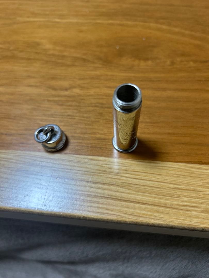 カルティエ　シルバー金属製キーホルダー