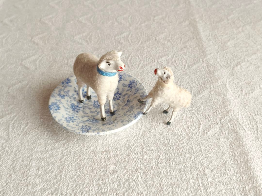 * antique sheep ✵ * 水色リボンのステキな羊さん