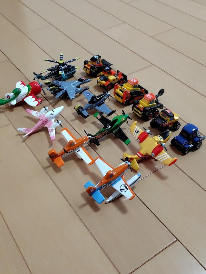 【レア・美品・送料無料】カーズ トミカ Planes １５個セット　バラ売り不可