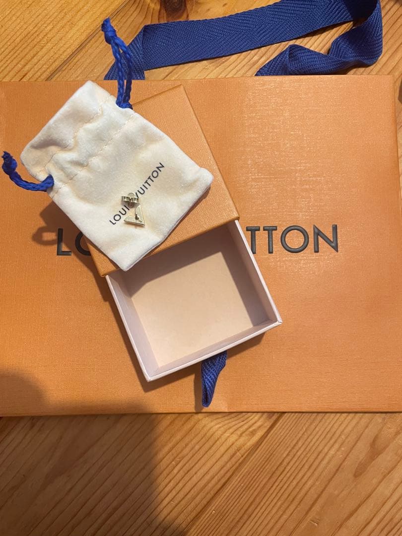 LOUIS VUITTON ゴールド片耳用ピアス