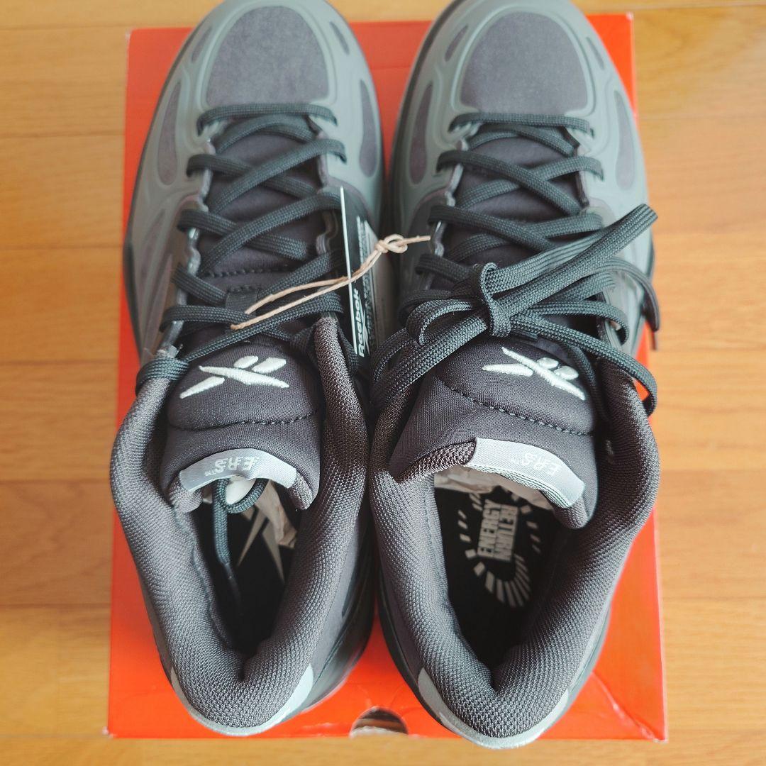 Reebok バスケットボールシューズ グレー　エンジンA