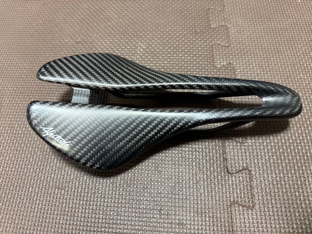 ALPITUDE カーボンファイバー サドル GARDENA