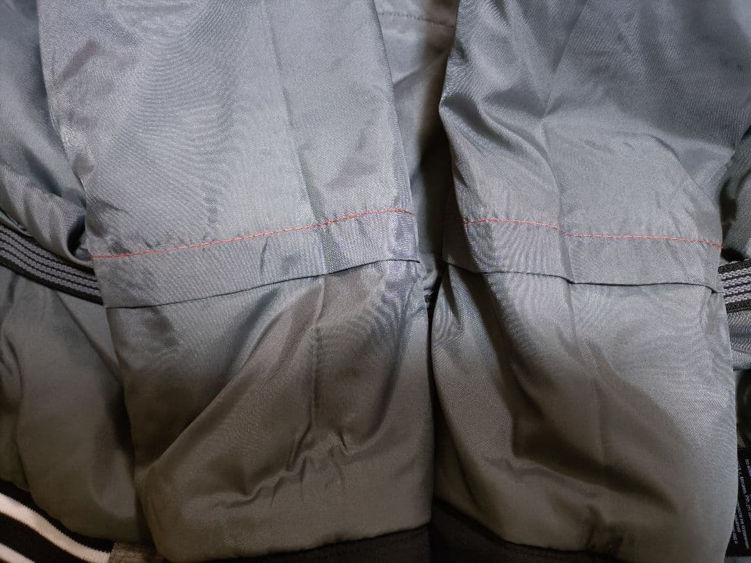 Burton 子ども用スノーボードウェア上下セット　120cm、140cm