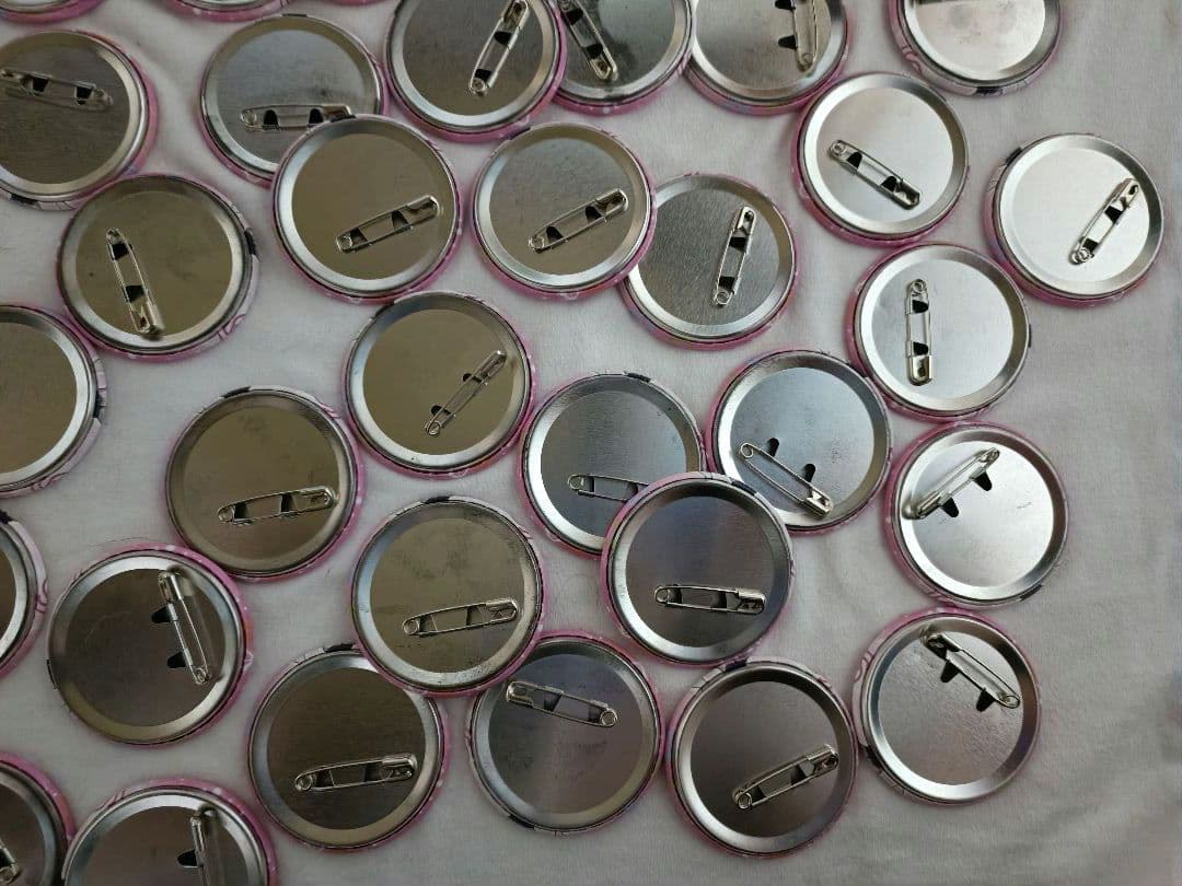 すとぷり　さとみ　缶バッチ　2021　newyear デフォ　にゅーいやー