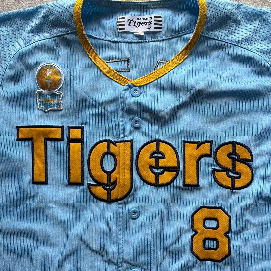 阪神タイガース FwT 佐藤輝明選手 8番 サイン入りレプリカユニフォームL