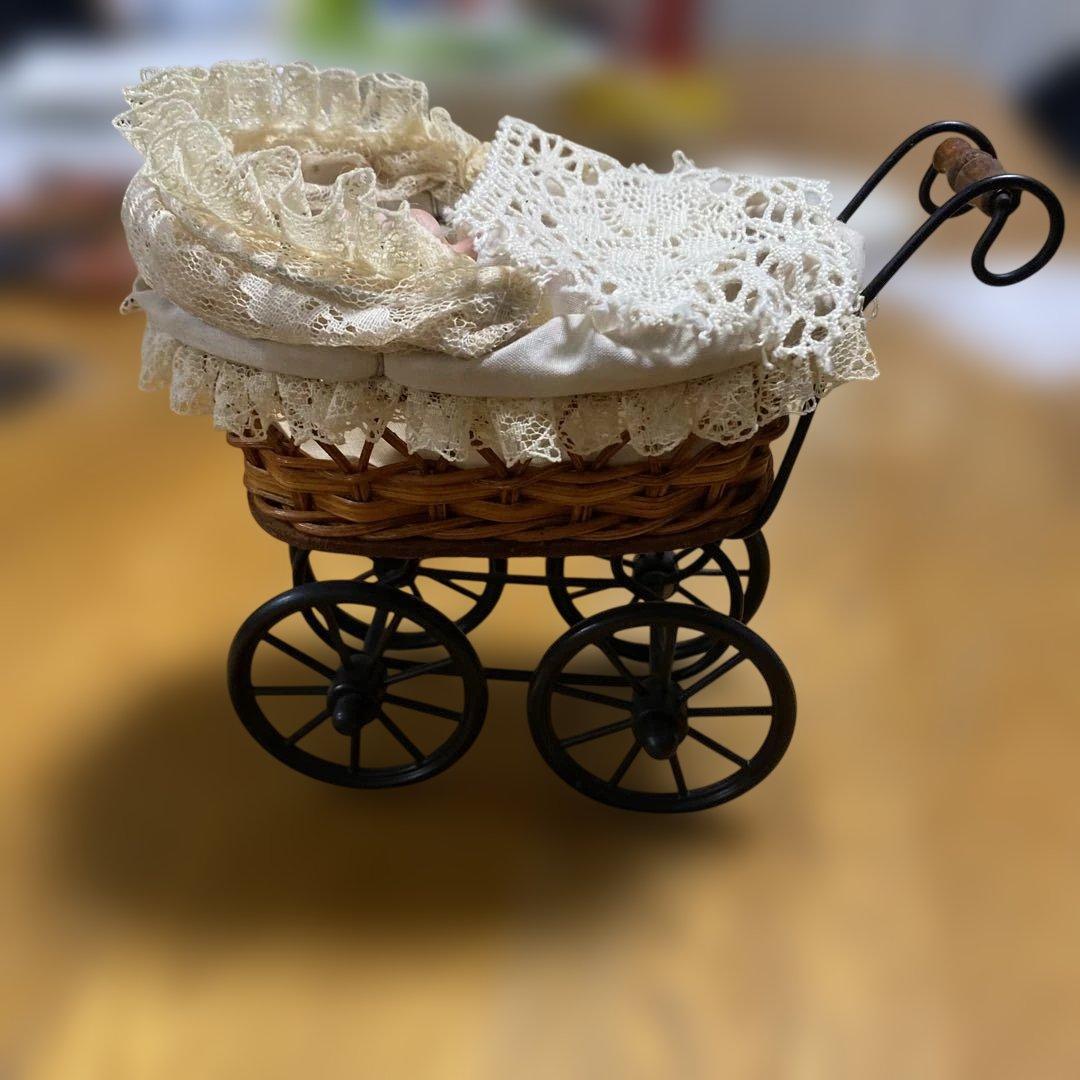 ビスクドール　ミニチュアベビーカー 付き