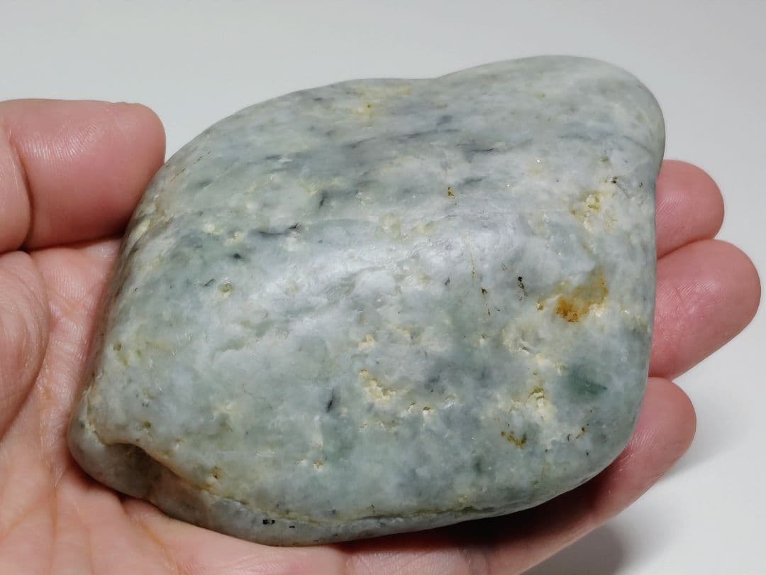 糸魚川134 翡翠 378g ヒスイ 原石 鑑賞石 自然石 誕生石 鉱物 鉱石